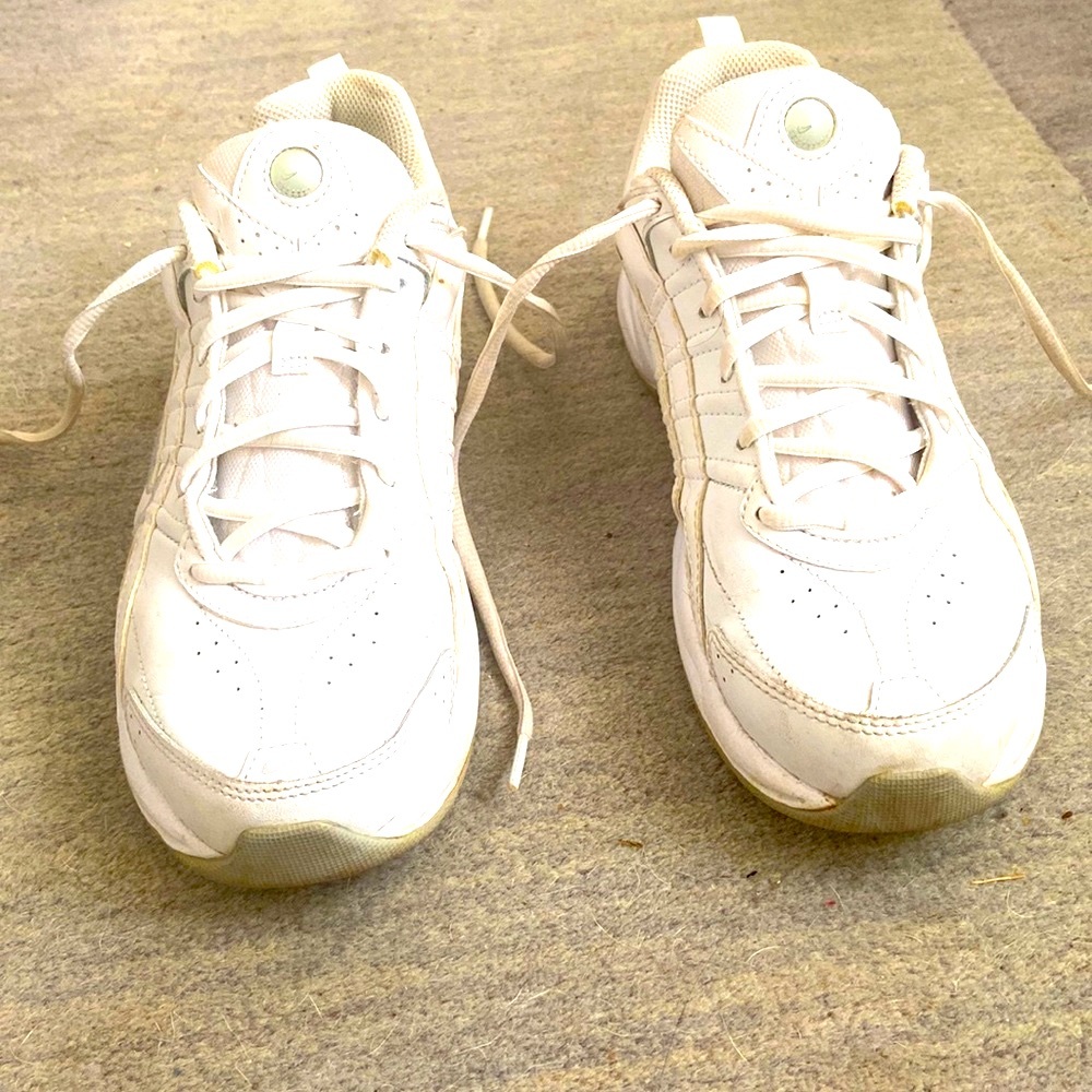 NIKE athletic shoes - pump in tongue of shoe. 🌟FINAL PRICE🌟Full Leather Uppers